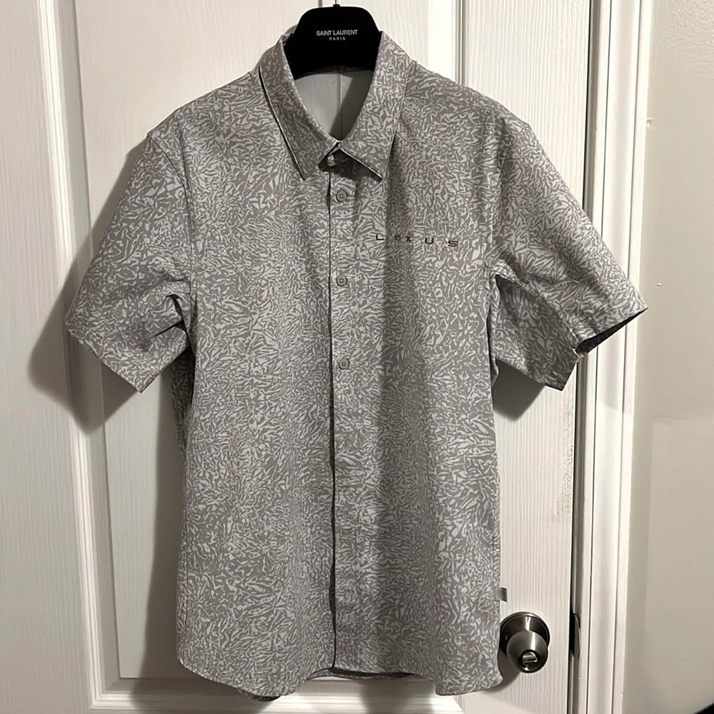 lululemon lexus large button up polo
